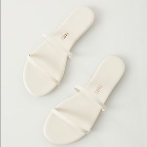 TKEES Gemma sandal in Coconut Cream size 7